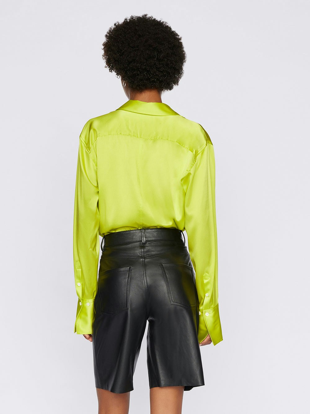 shirt back view alt:fit2